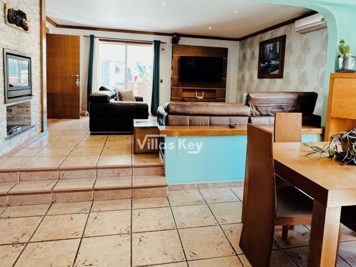 Image No.10-3 Bed House for sale