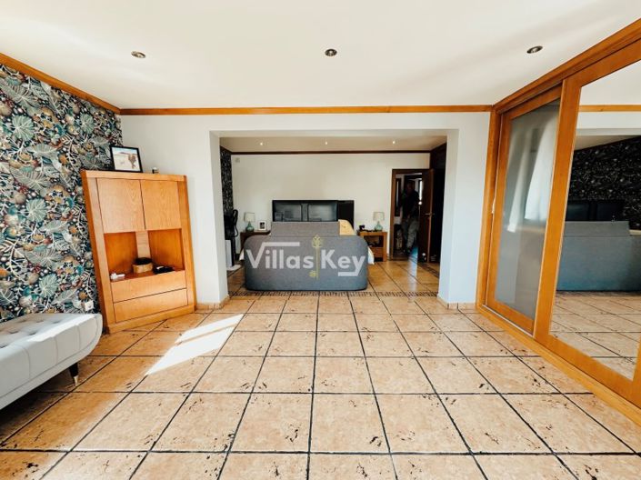 Image No.14-3 Bed House for sale