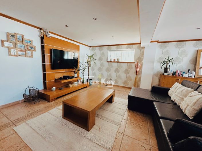 Image No.17-3 Bed House for sale