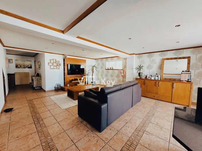 Image No.18-3 Bed House for sale