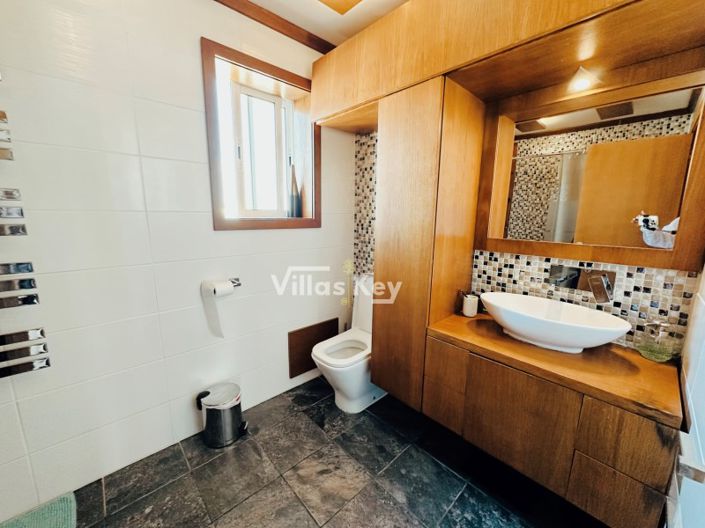 Image No.24-3 Bed House for sale