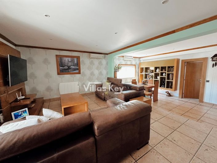 Image No.8-3 Bed House for sale