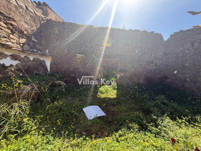 Image No.10-1 Bed Farmhouse for sale