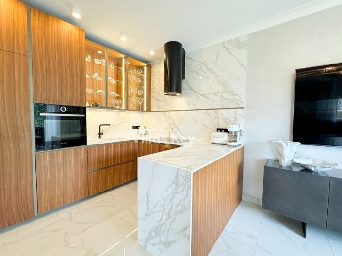 Image No.13-3 Bed House for sale