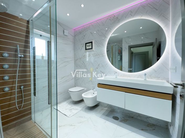 Image No.20-3 Bed House for sale