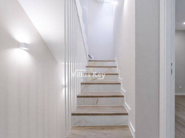Image No.21-3 Bed House for sale