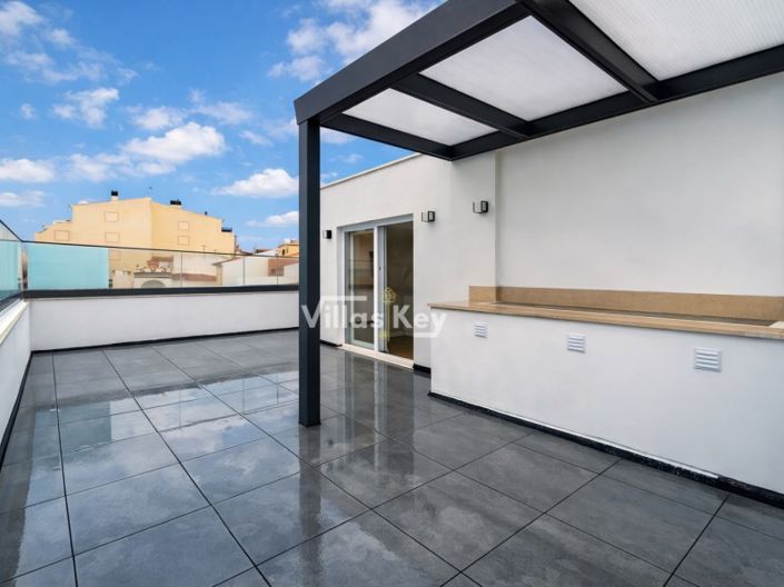 Image No.3-3 Bed House for sale
