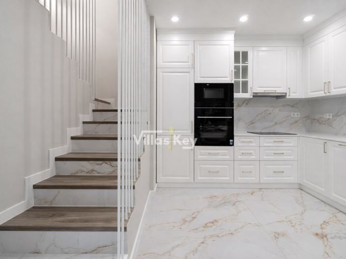 Image No.9-3 Bed House for sale