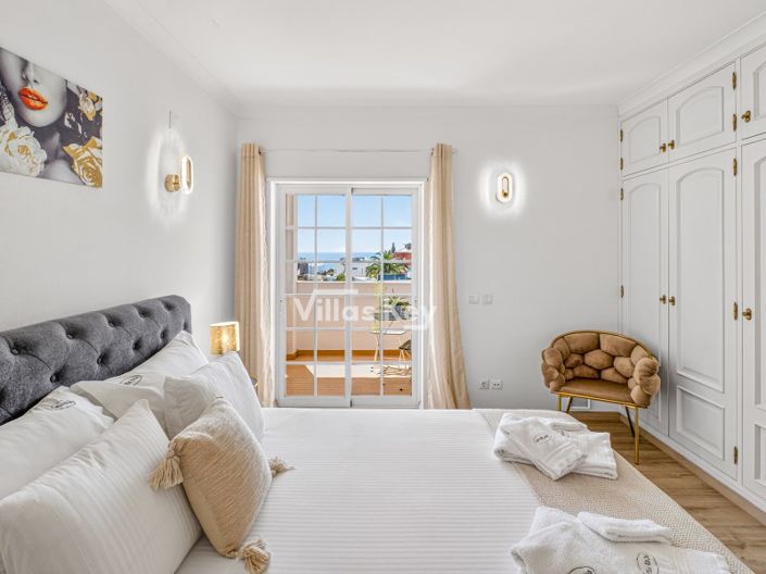 Image No.17-6 Bed House for sale