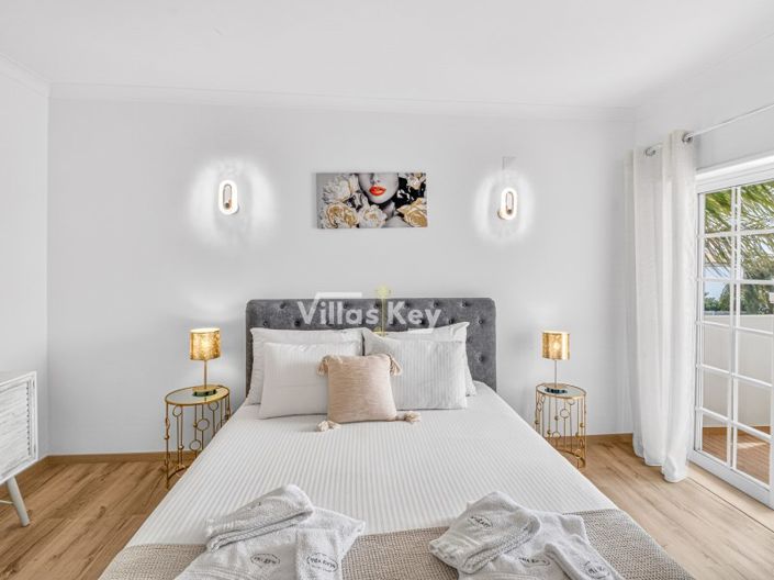 Image No.19-6 Bed House for sale