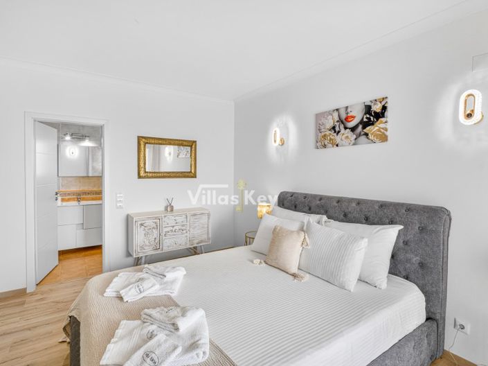Image No.20-6 Bed House for sale