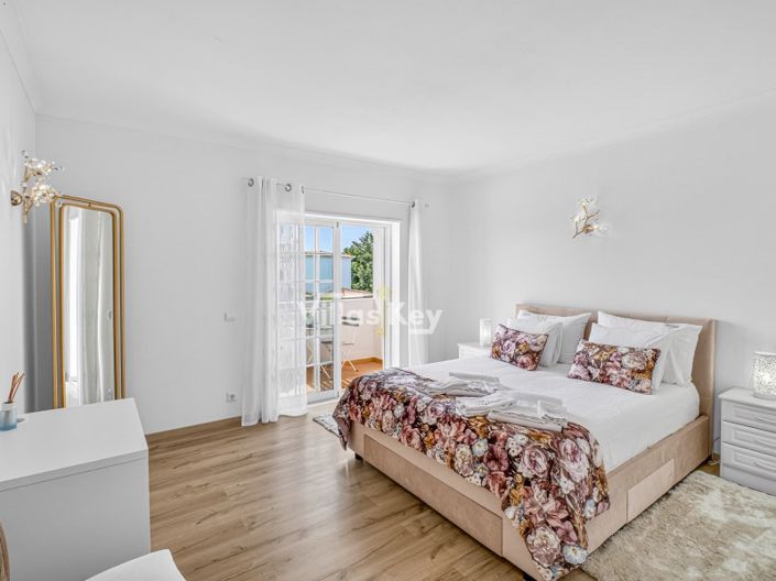 Image No.22-6 Bed House for sale
