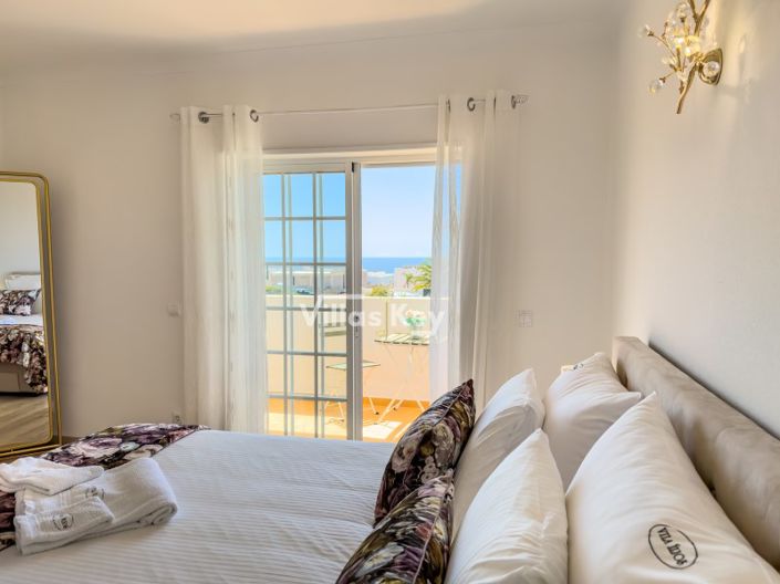 Image No.24-6 Bed House for sale