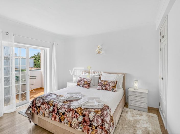 Image No.27-6 Bed House for sale