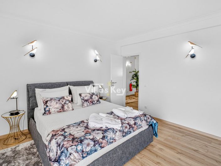 Image No.29-6 Bed House for sale
