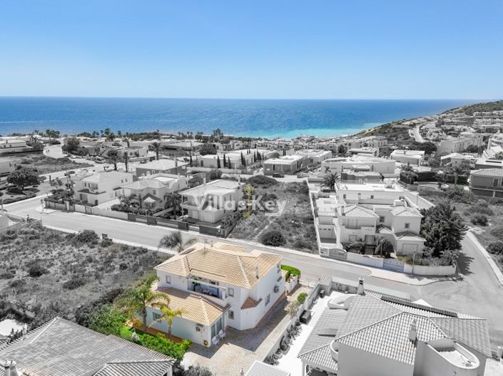 Image No.3-6 Bed House for sale