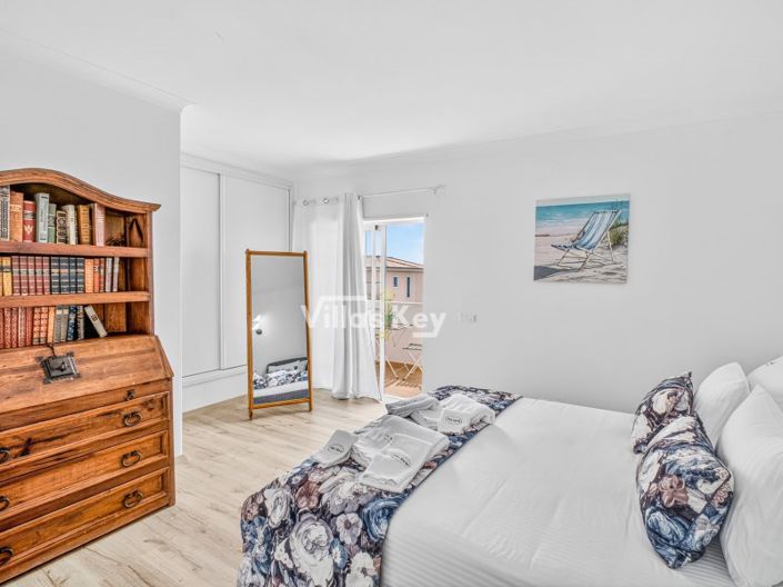 Image No.30-6 Bed House for sale