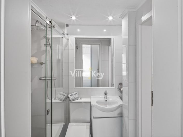 Image No.35-6 Bed House for sale