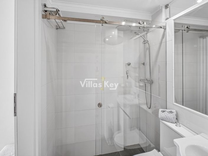 Image No.36-6 Bed House for sale