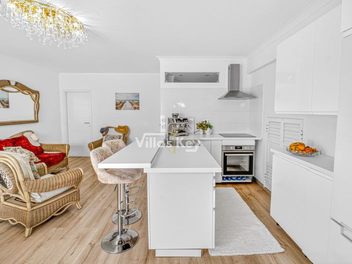 Image No.38-6 Bed House for sale