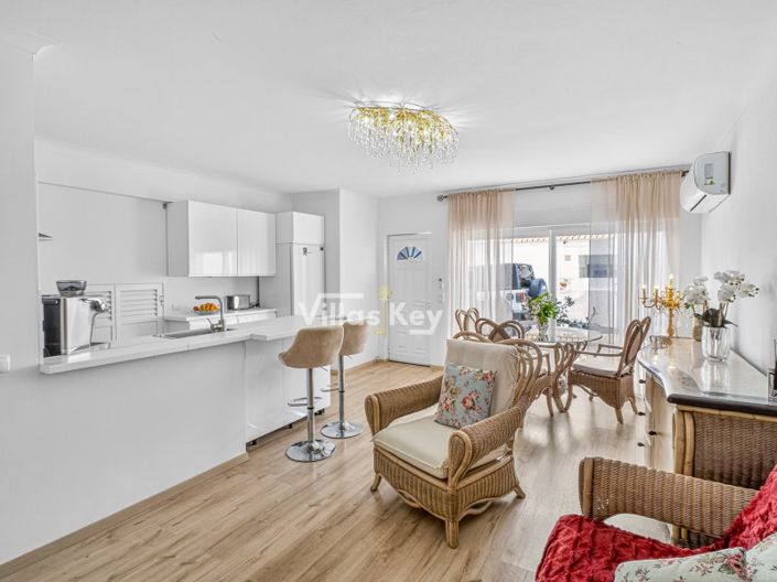 Image No.40-6 Bed House for sale