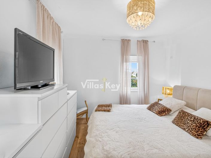 Image No.43-6 Bed House for sale