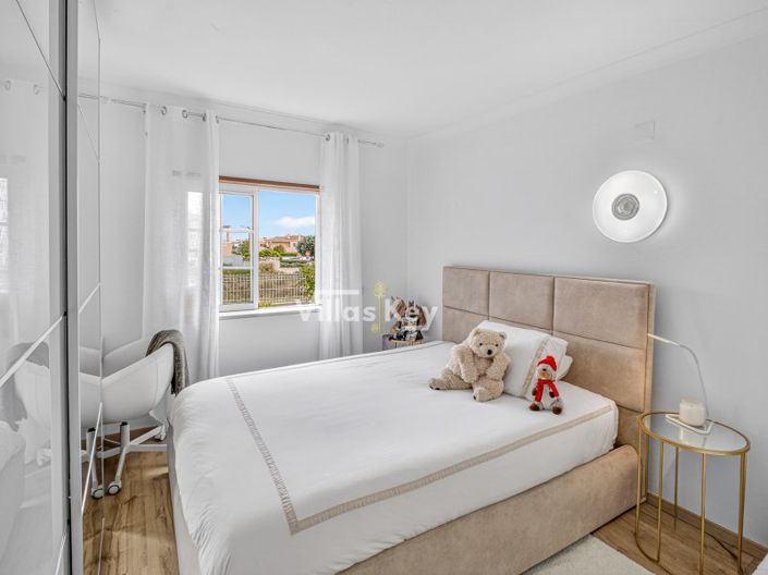 Image No.44-6 Bed House for sale