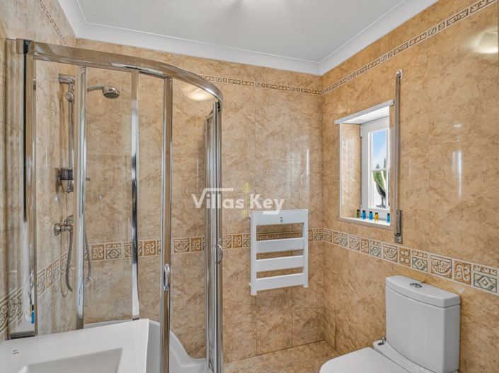 Image No.45-6 Bed House for sale
