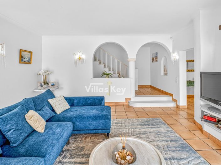 Image No.8-6 Bed House for sale