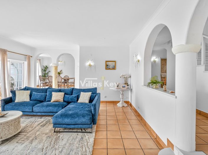Image No.9-6 Bed House for sale