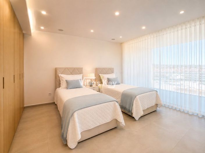 Image No.8-3 Bed Apartment for sale