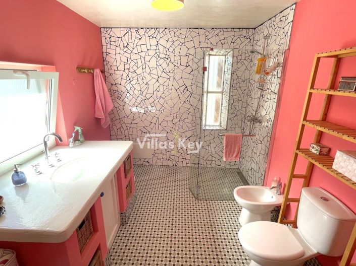 Image No.8-4 Bed House for sale