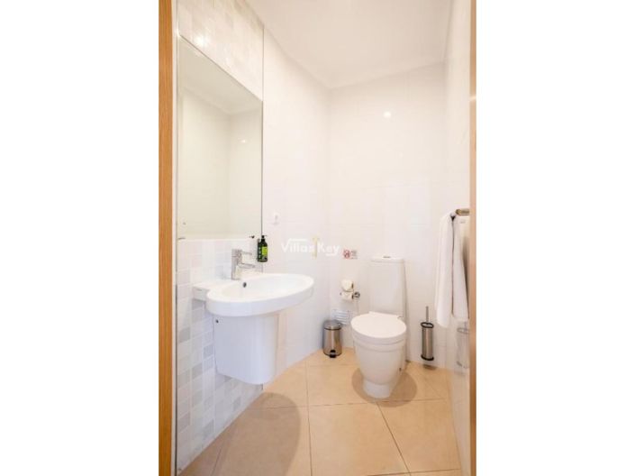 Image No.11-3 Bed House for sale