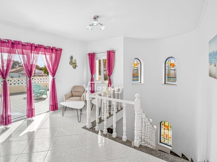 Image No.18-4 Bed House for sale