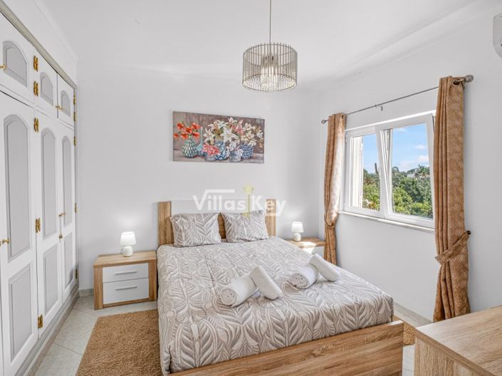 Image No.20-4 Bed House for sale