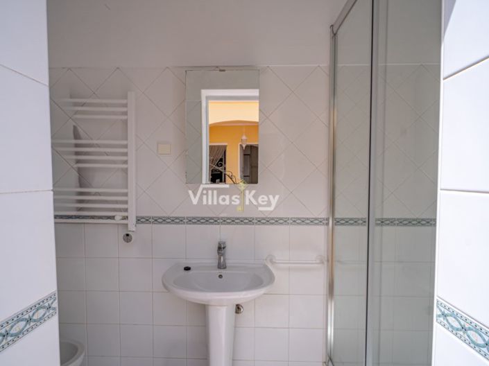 Image No.26-4 Bed House for sale