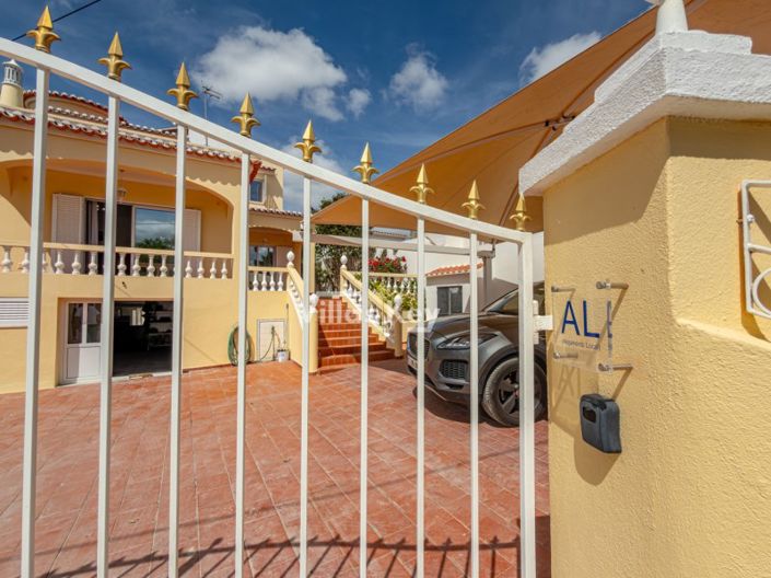 Image No.41-4 Bed House for sale