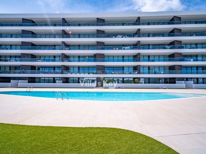 Image No.24-3 Bed Apartment for sale