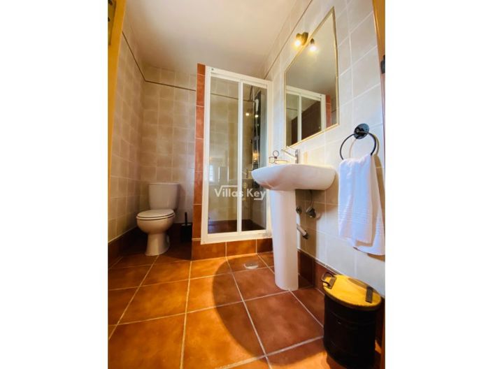 Image No.19-7 Bed Farmhouse for sale
