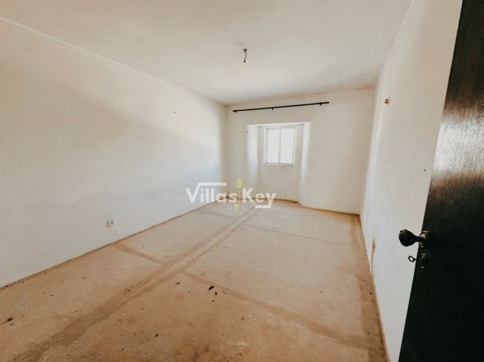 Image No.18-5 Bed House for sale