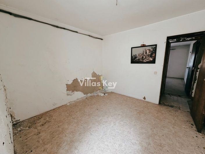 Image No.21-5 Bed House for sale