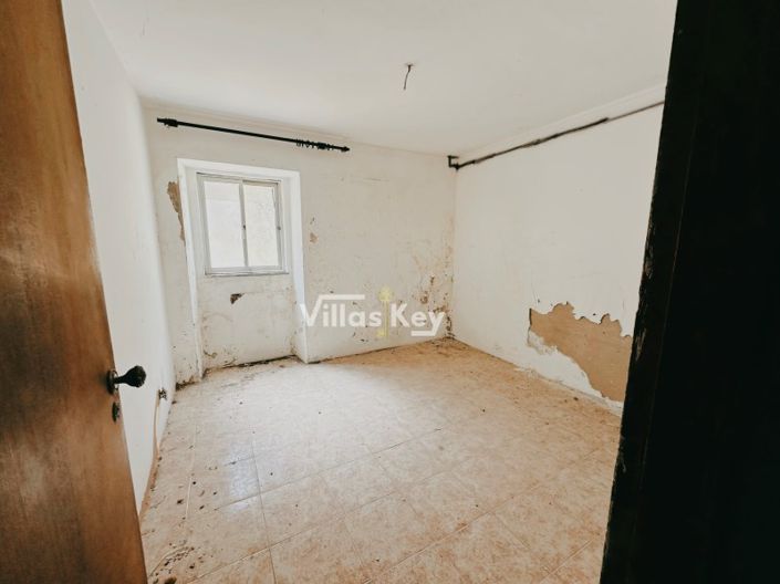 Image No.12-5 Bed House for sale