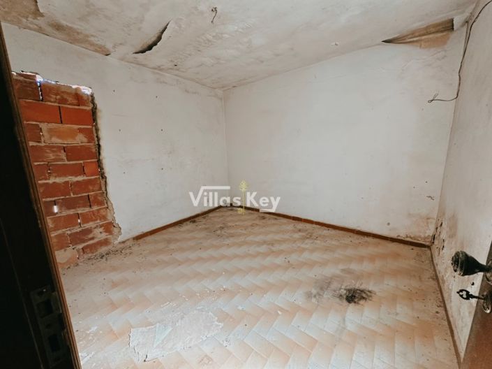 Image No.19-5 Bed House for sale
