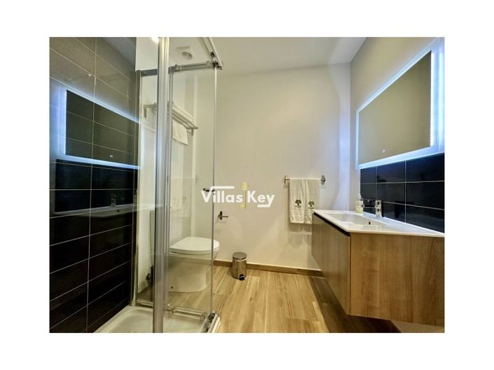 Image No.17-5 Bed House for sale