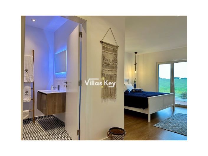 Image No.18-5 Bed House for sale