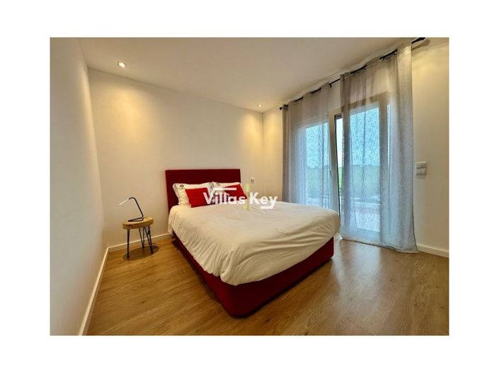 Image No.19-5 Bed House for sale