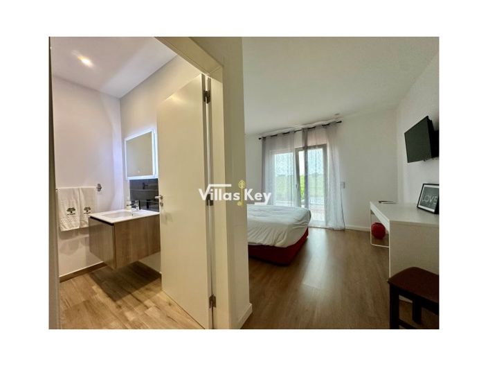 Image No.20-5 Bed House for sale