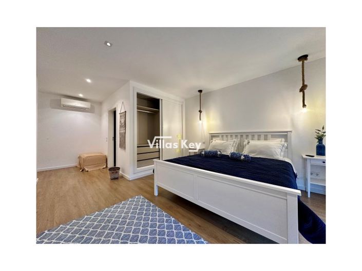 Image No.24-5 Bed House for sale