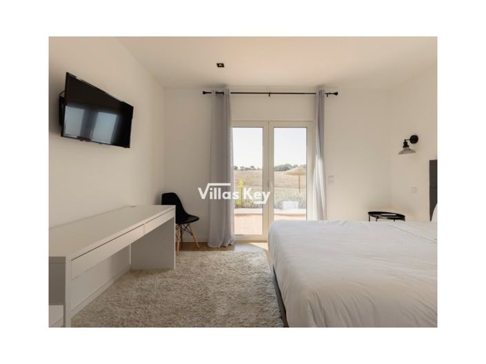 Image No.30-5 Bed House for sale