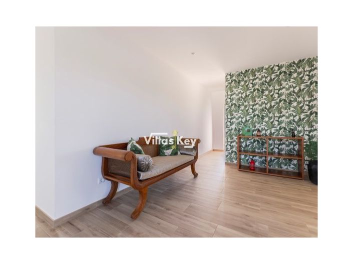 Image No.35-5 Bed House for sale